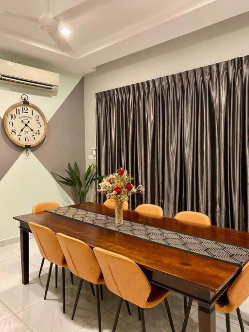 Lyl Journey House At Town Centre 17pax 6br Ipoh