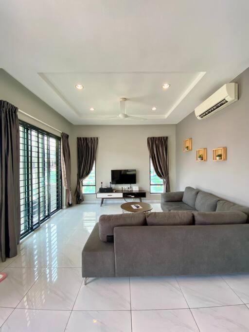 Lyl Journey House At Town Centre 17pax 6br Vila